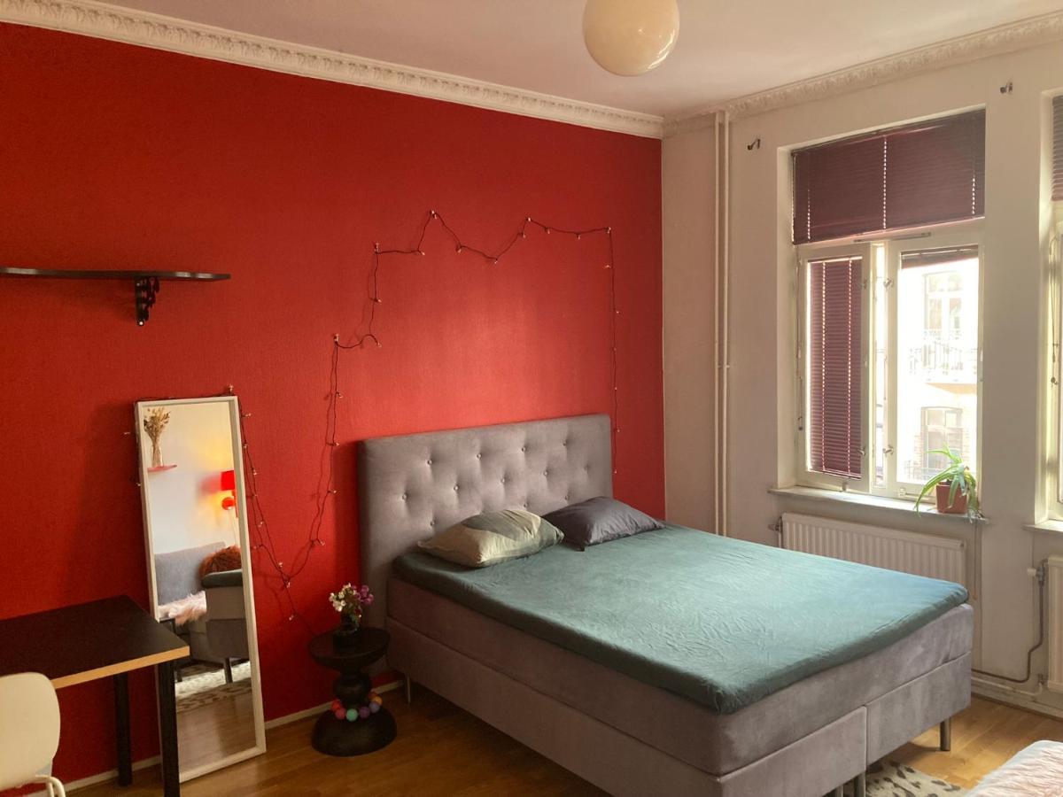 Rum Med Eget Badrum Och Stort, Delat Koek,Centralt I Malmoe A Room In An Apartment, Own Bathroom And Kitchen Shared With A Family Malmö Exterior foto