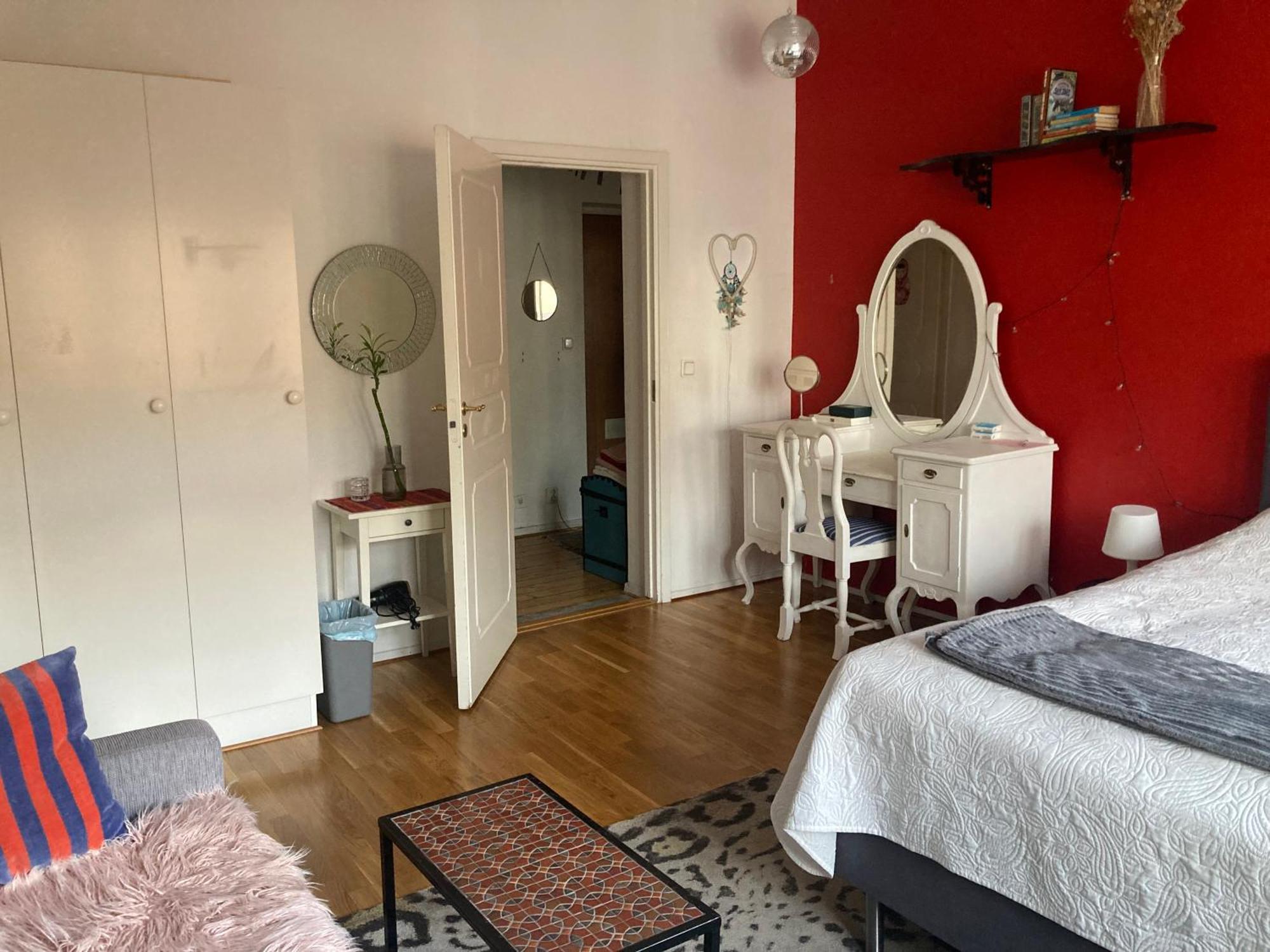 Rum Med Eget Badrum Och Stort, Delat Koek,Centralt I Malmoe A Room In An Apartment, Own Bathroom And Kitchen Shared With A Family Malmö Exterior foto